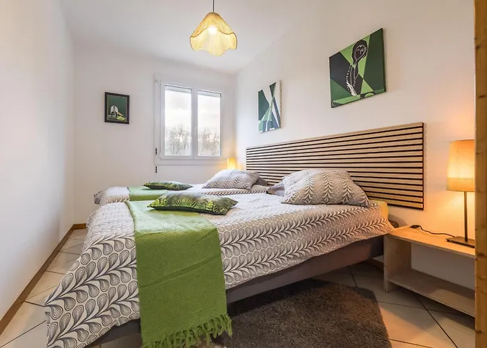 Maison Spacieuse Avec Jardin, Ping-pong, Wifi, Et Equipements Bebe - Malville, France - Fr-1-306-1153 *