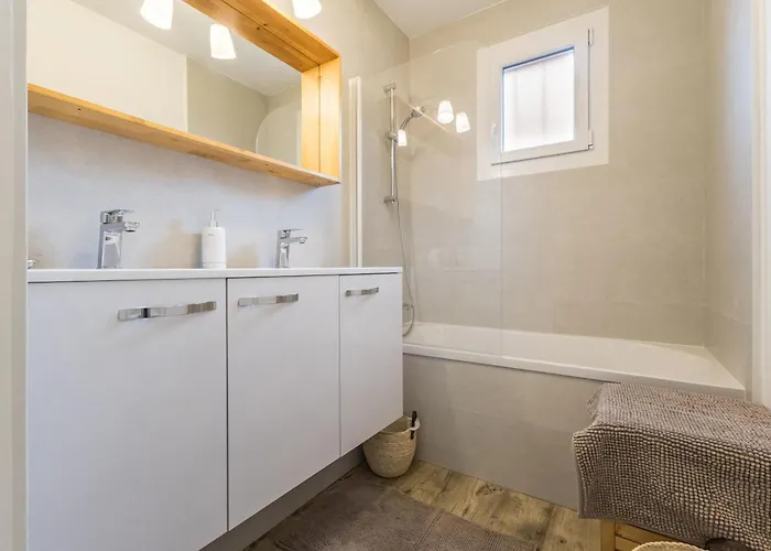 Maison Spacieuse Avec Jardin, Ping-pong, Wifi, Et Equipements Bebe - Malville, France - Fr-1-306-1153 Malville